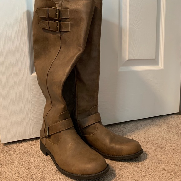 Knee Length Boots 👢 - Picture 2 of 6